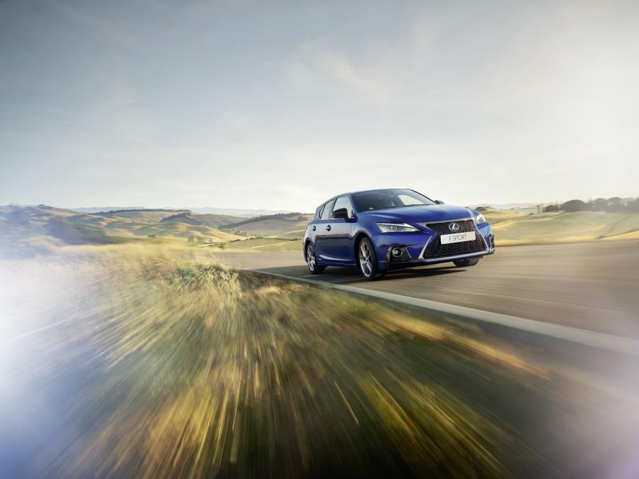 Lexus CT200h F-Sport 2017 года  (WW) (фото 5 из 25)